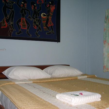 Pineapple Guesthouse Karon Екстериор снимка