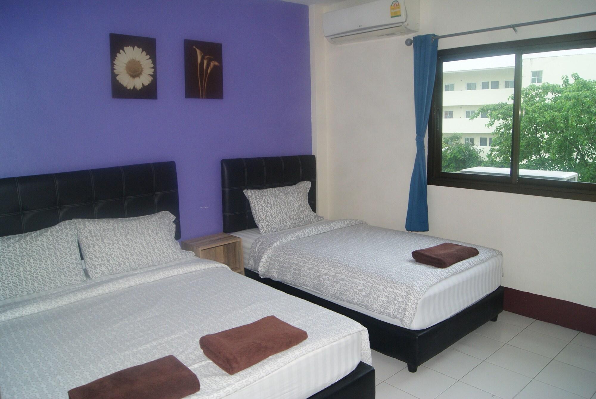 Pineapple Guesthouse Karon Екстериор снимка