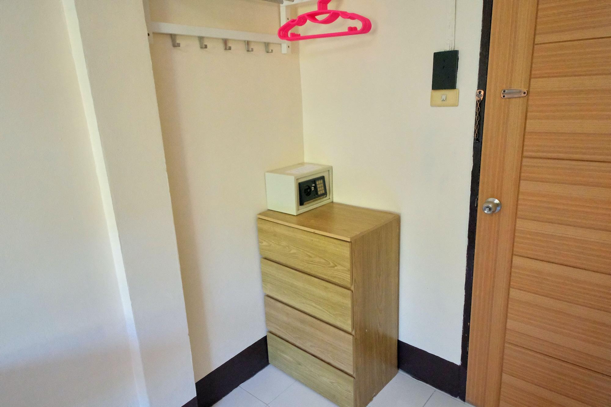 Pineapple Guesthouse Karon Екстериор снимка