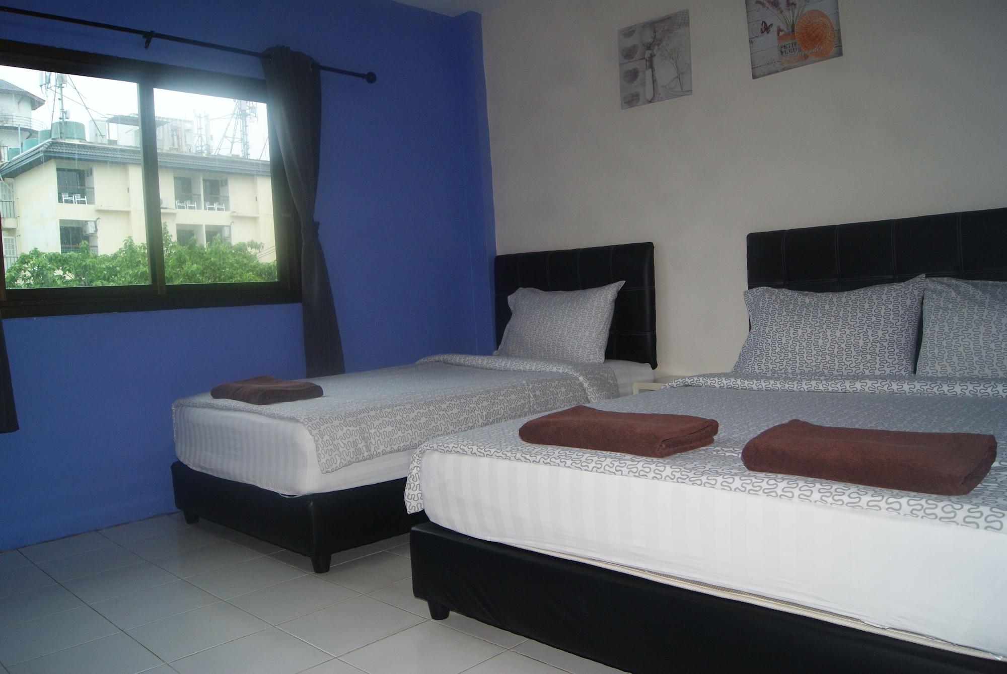 Pineapple Guesthouse Karon Екстериор снимка