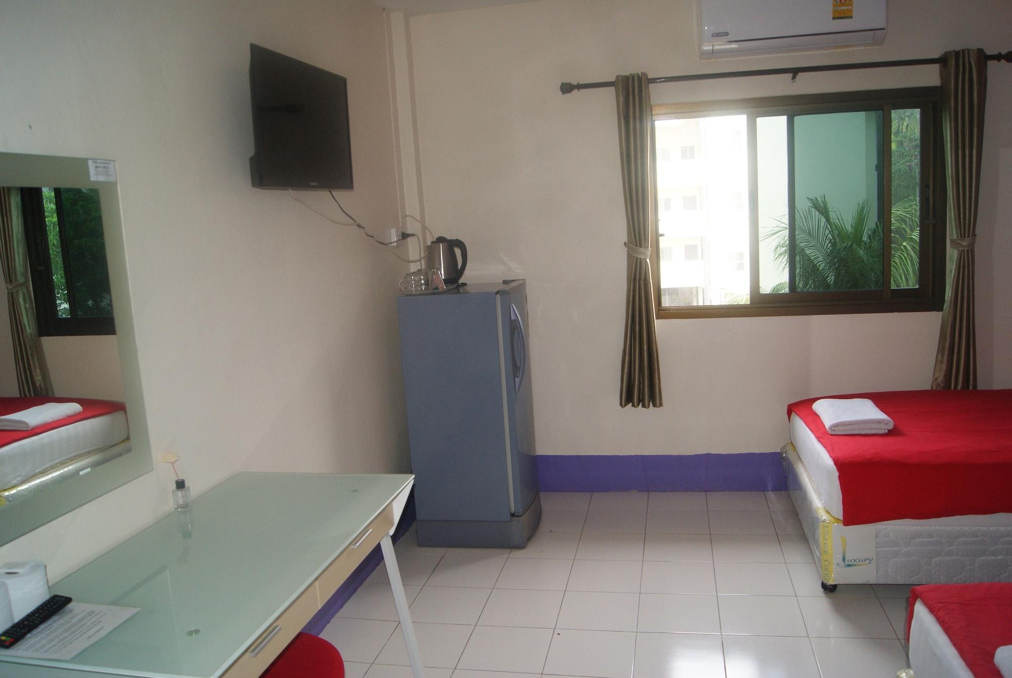 Pineapple Guesthouse Karon Екстериор снимка