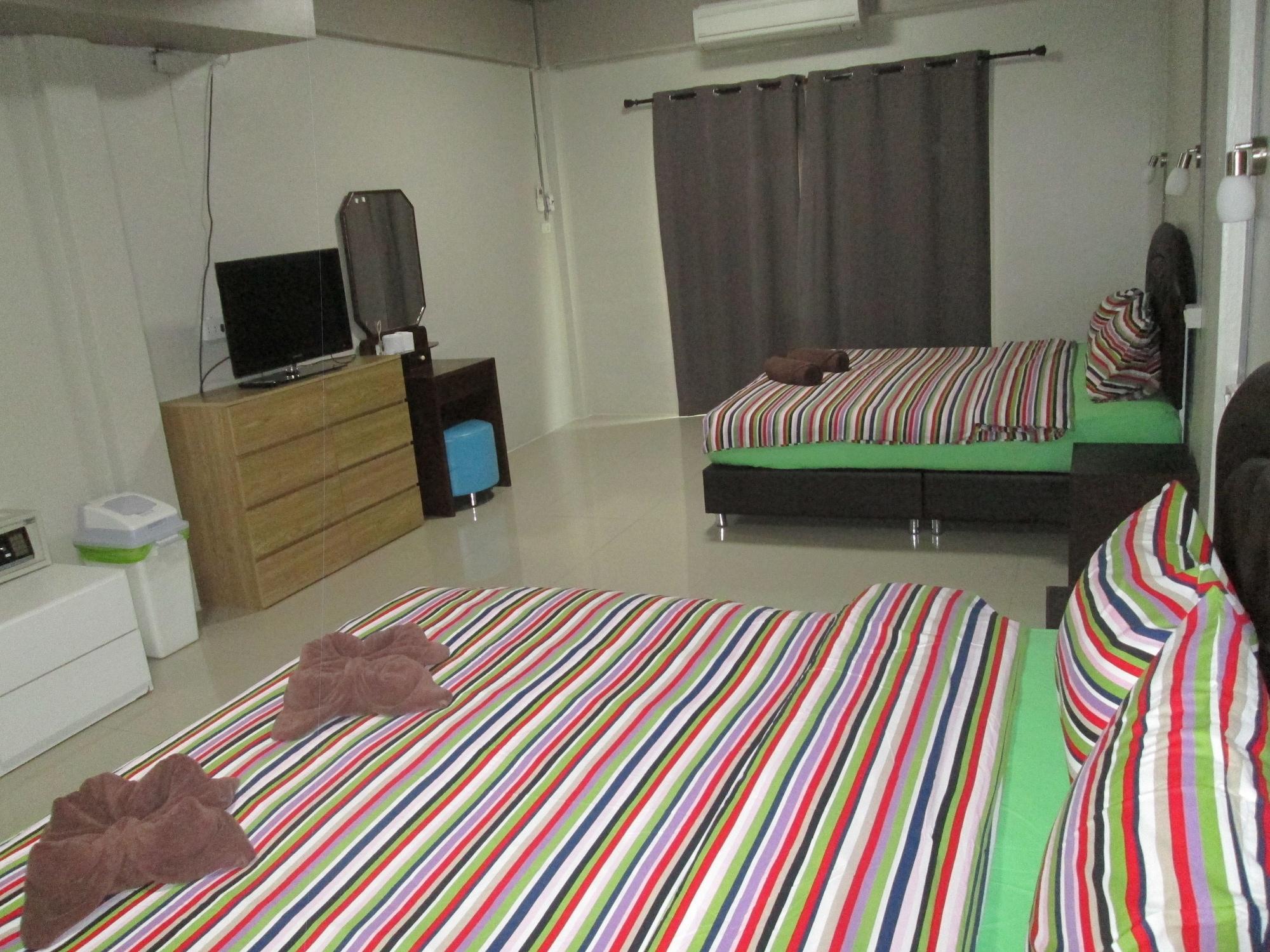 Pineapple Guesthouse Karon Екстериор снимка