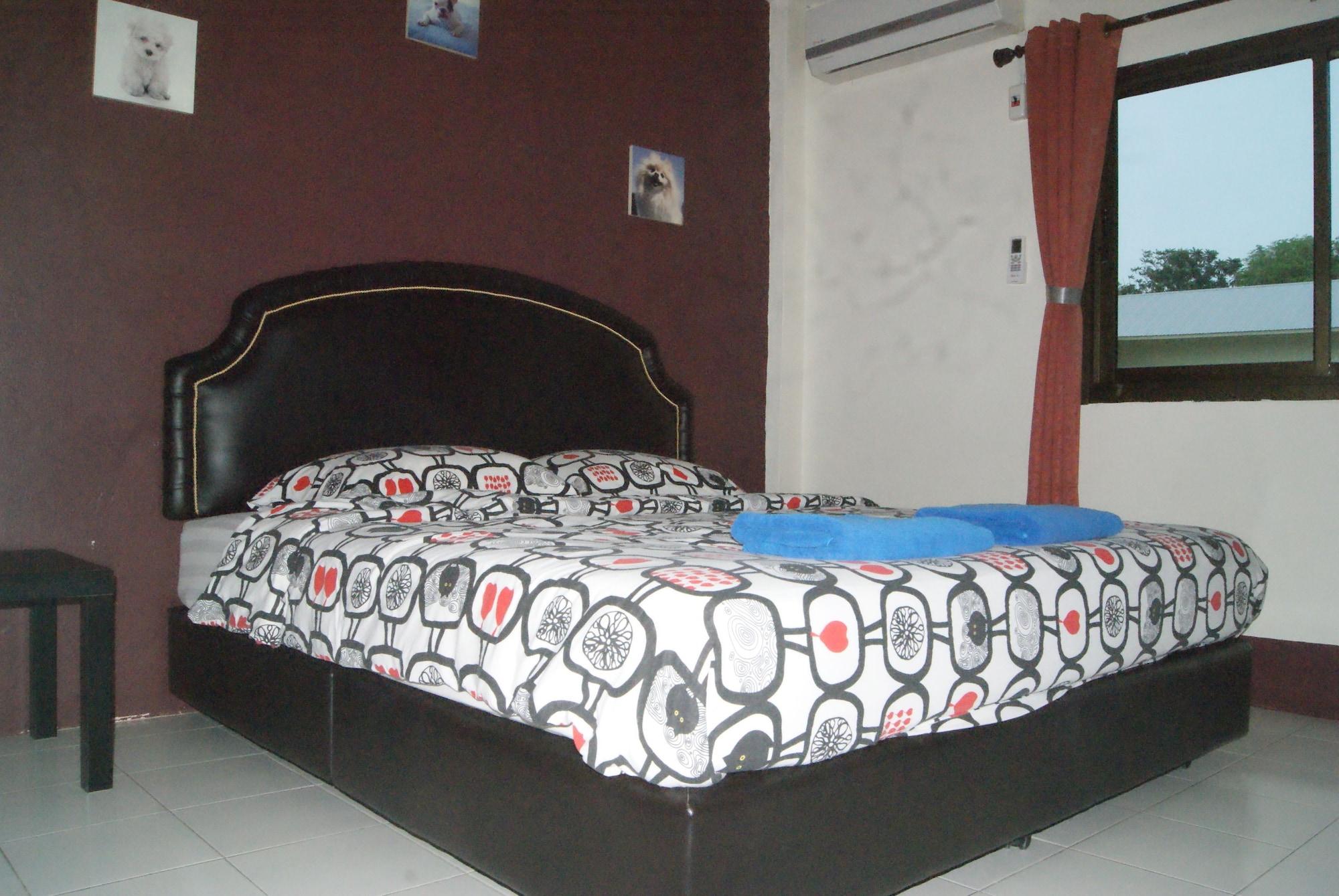 Pineapple Guesthouse Karon Екстериор снимка