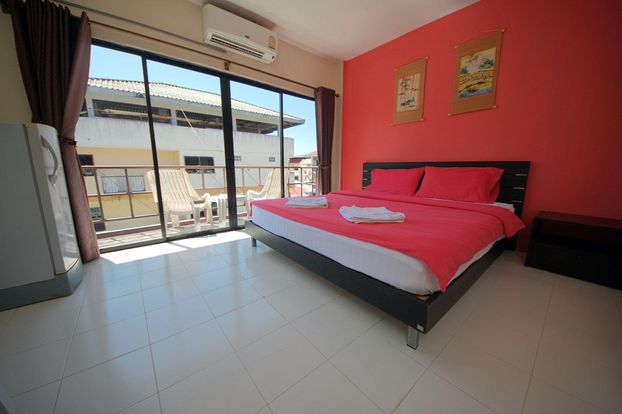 Pineapple Guesthouse Karon Екстериор снимка