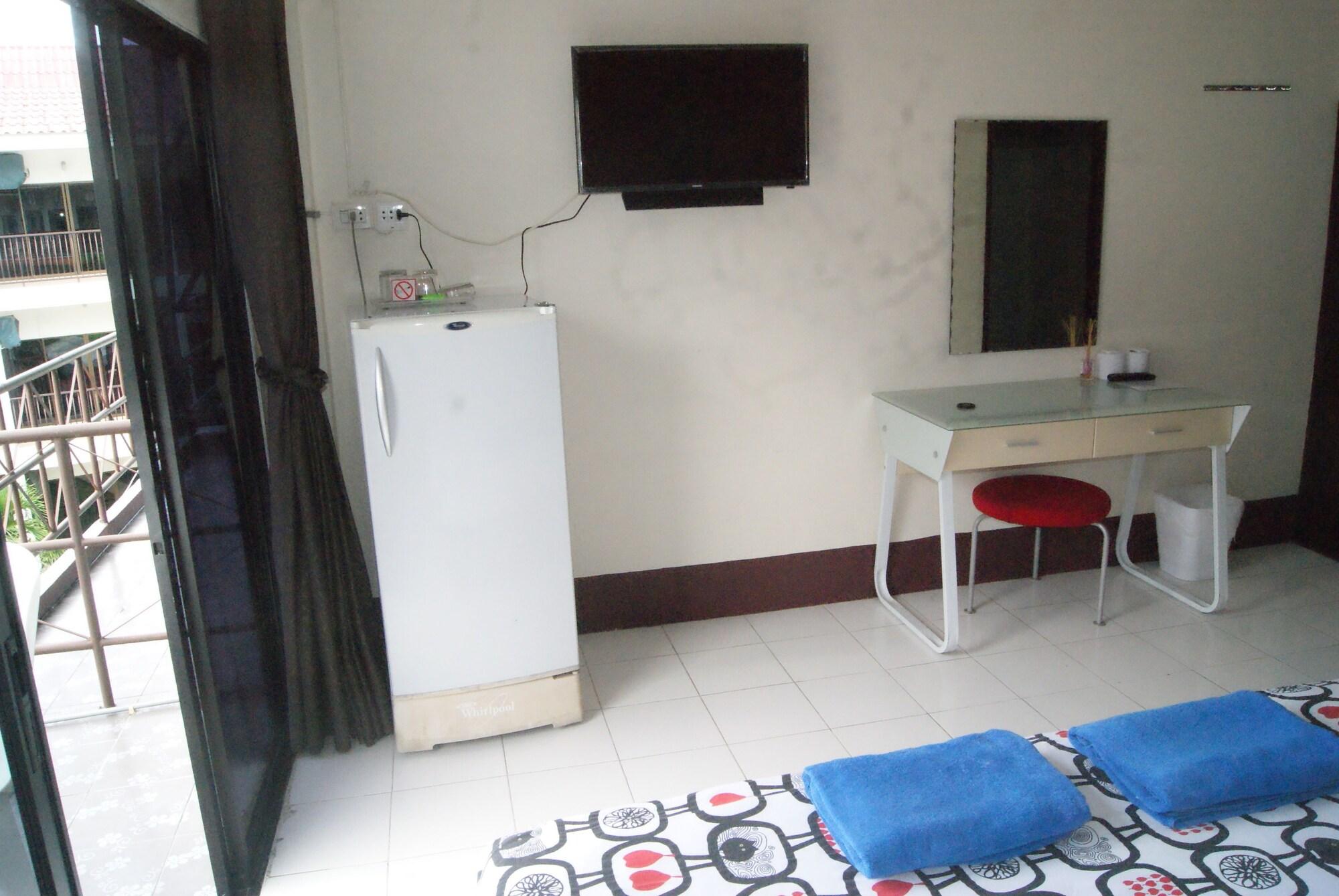 Pineapple Guesthouse Karon Екстериор снимка