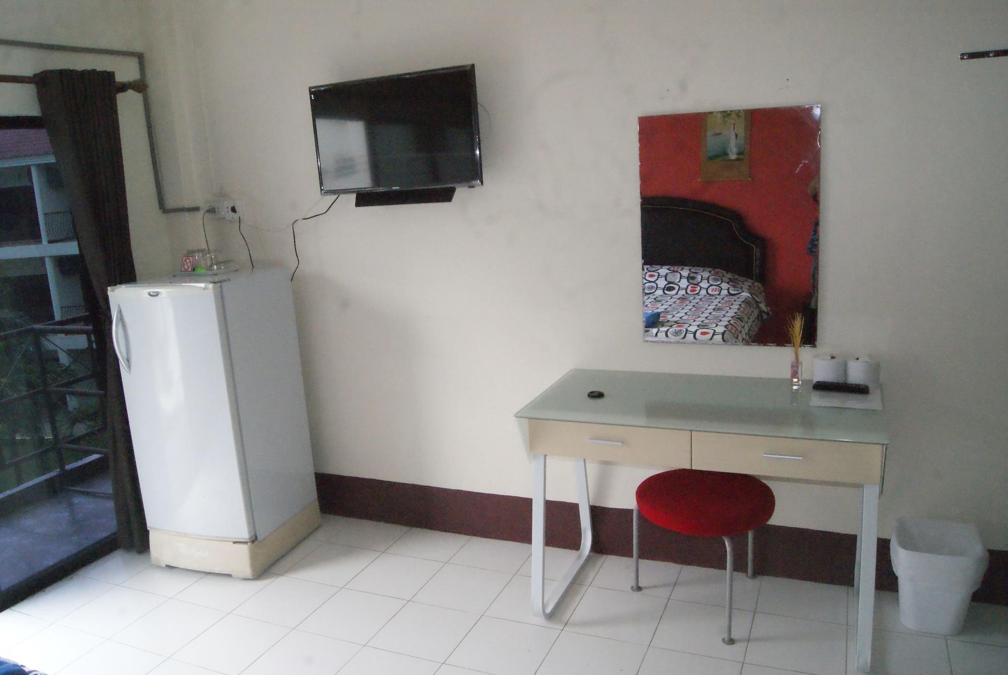 Pineapple Guesthouse Karon Екстериор снимка