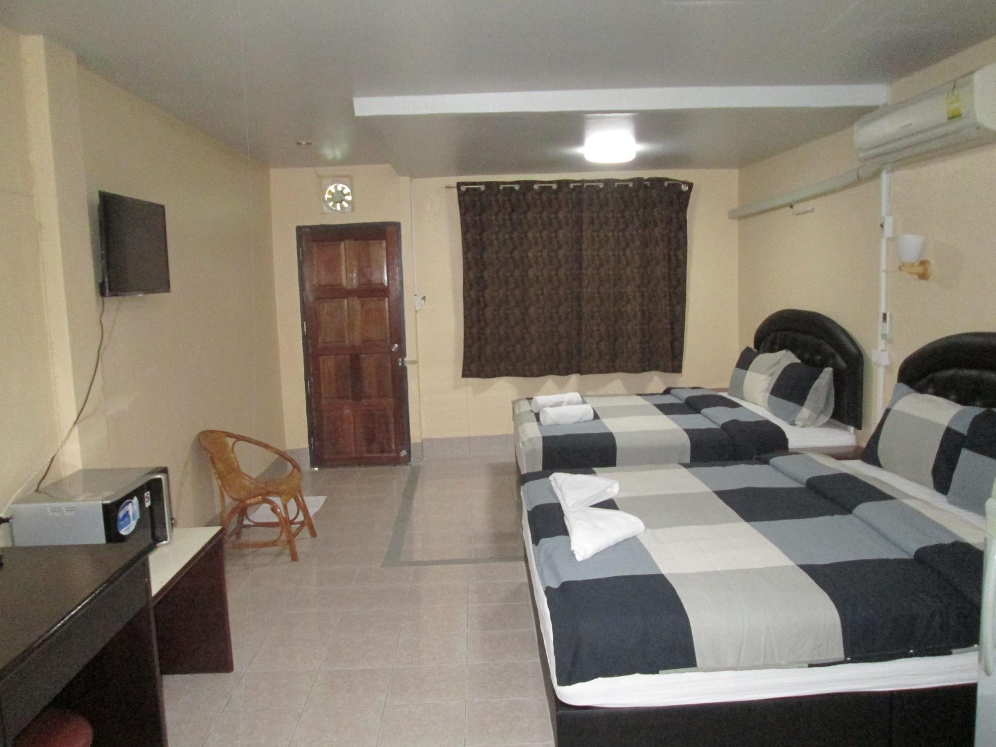 Pineapple Guesthouse Karon Екстериор снимка