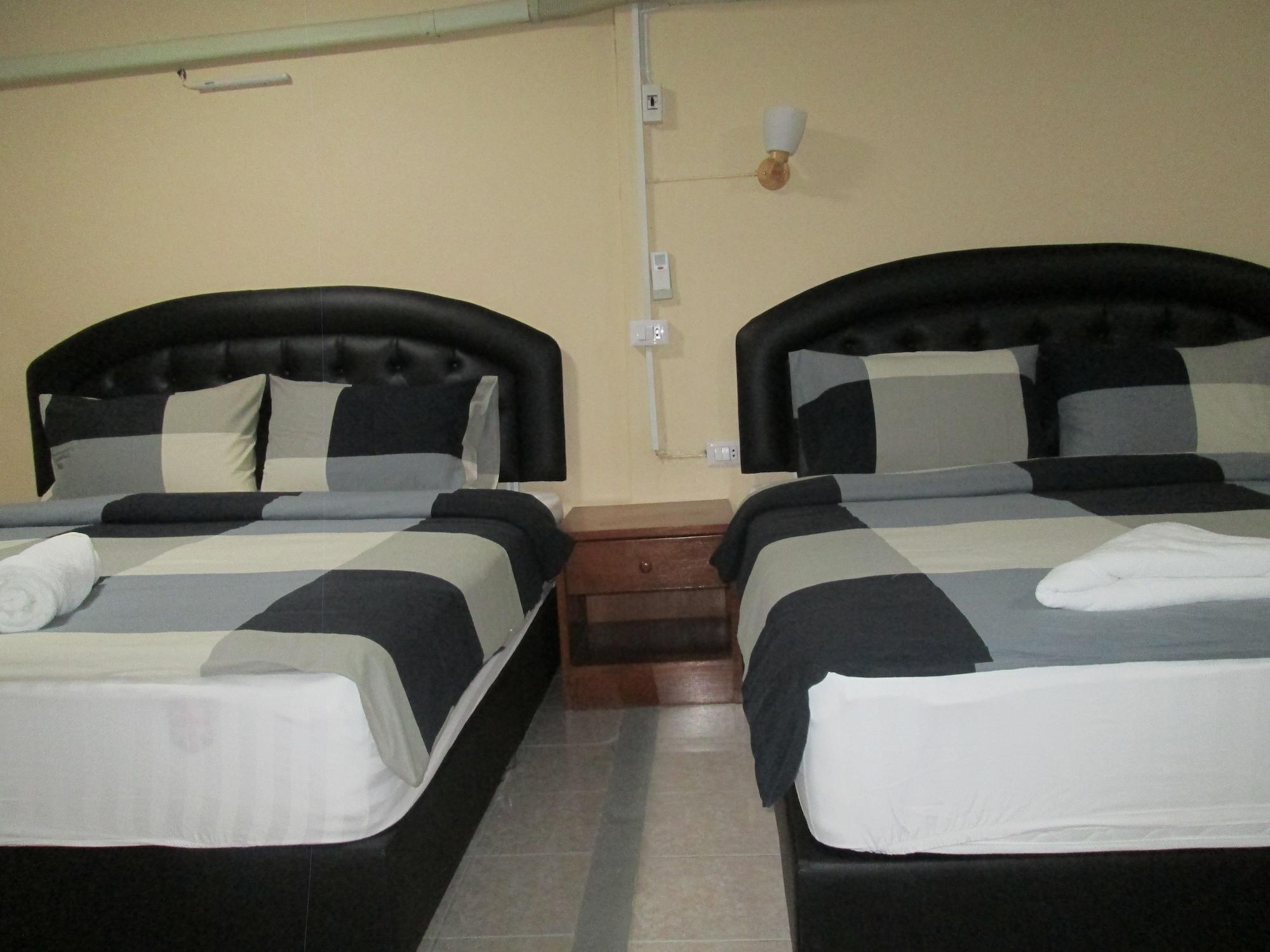 Pineapple Guesthouse Karon Екстериор снимка