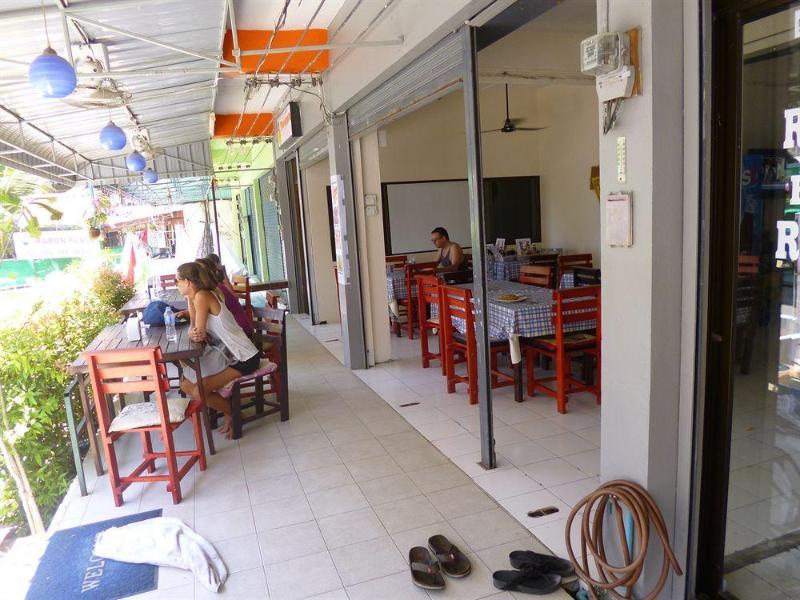 Pineapple Guesthouse Karon Екстериор снимка