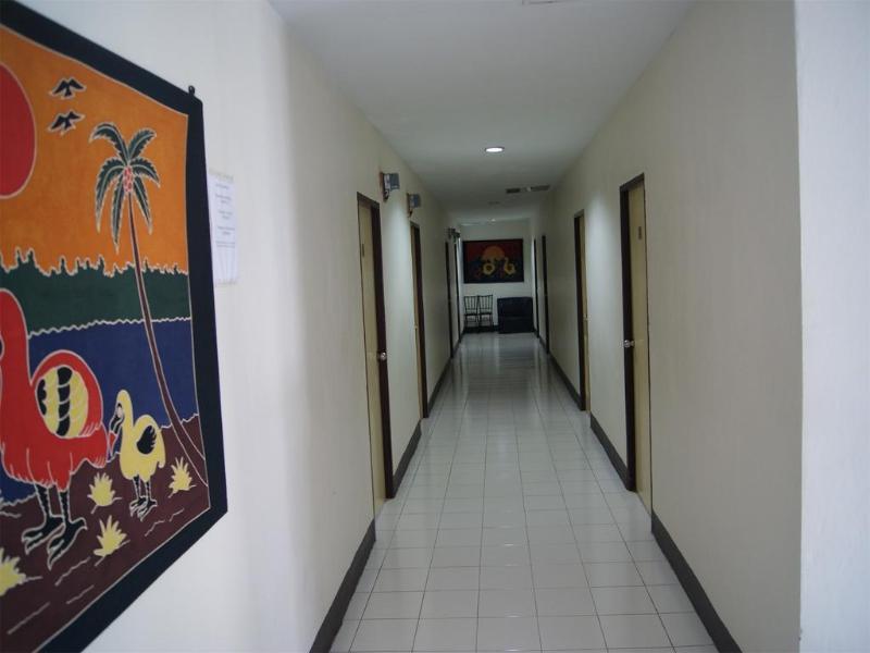 Pineapple Guesthouse Karon Екстериор снимка