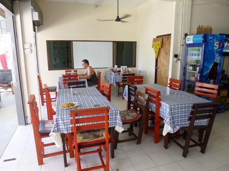 Pineapple Guesthouse Karon Екстериор снимка