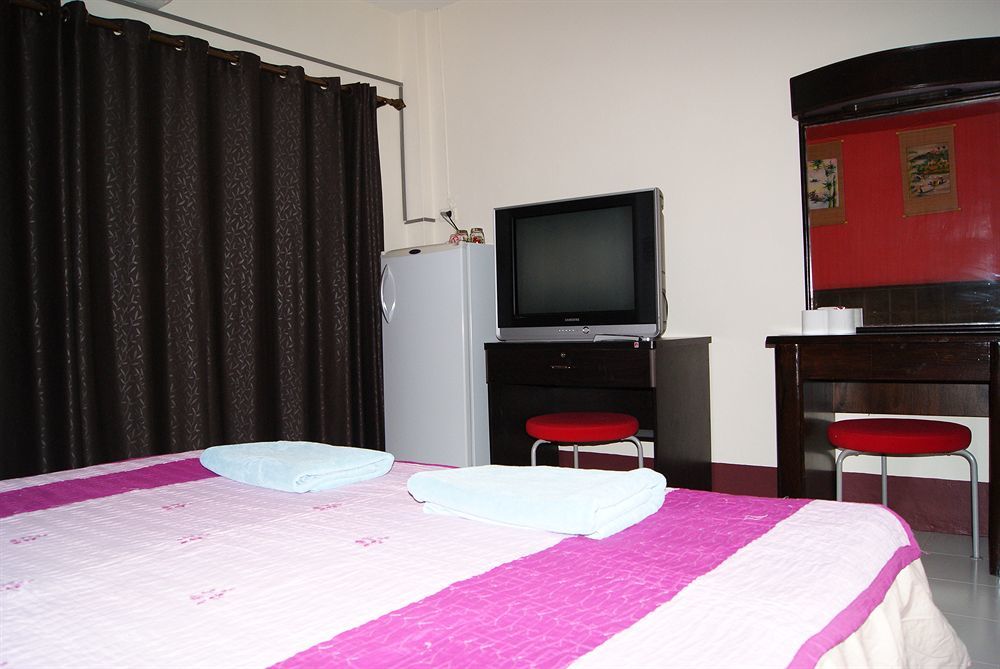 Pineapple Guesthouse Karon Екстериор снимка