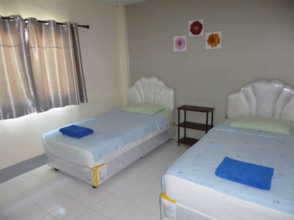 Pineapple Guesthouse Karon Екстериор снимка