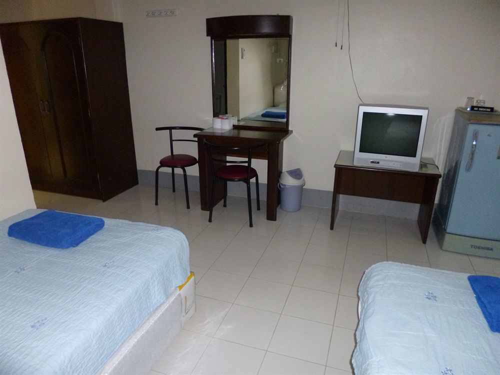 Pineapple Guesthouse Karon Екстериор снимка