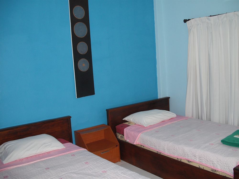Pineapple Guesthouse Karon Екстериор снимка
