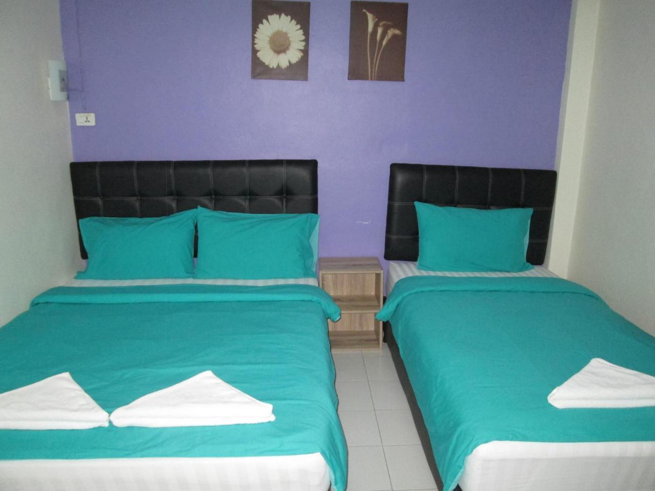 Pineapple Guesthouse Karon Екстериор снимка
