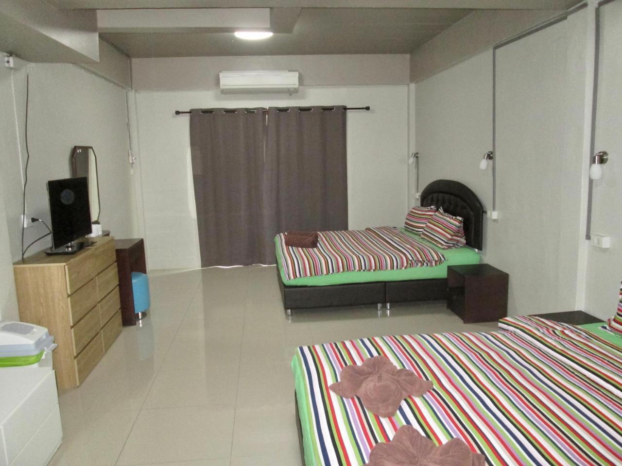 Pineapple Guesthouse Karon Екстериор снимка